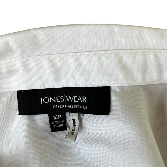 Jones Wear Essentials Size 14P Classic White Button-Up Women's Top - Picture 6 of 7